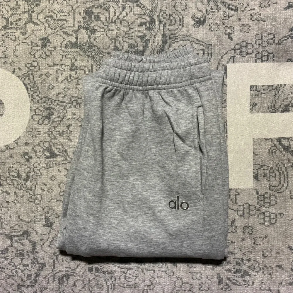 Alo Yoga Accolade Sweatshirt Sweatpants Set Unisex Grey NWT